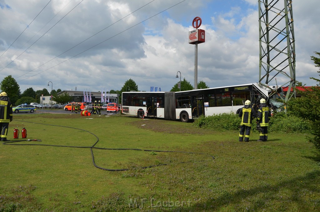Schwerer Bus Unfall Koeln Porz Gremberghoven Neuenhofstr P010.JPG - Miklos Laubert